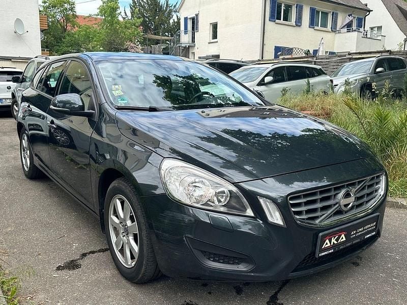 Grau Gebraucht 2011 Volvo V60 Kinetic Kombi | 8.999 € (Fairer Preis) - Bild 1/4