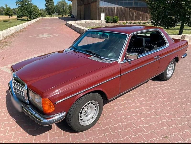 Gebraucht Mercedes 300 125 PS (91 kW) 1981 Rot Coupé
