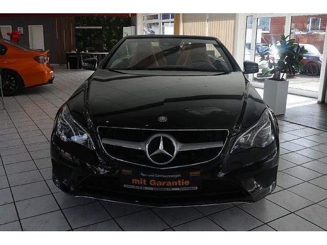 Gebraucht Mercedes E250 211 PS (155 kW) 2015 Obsidian black metallic Cabrio