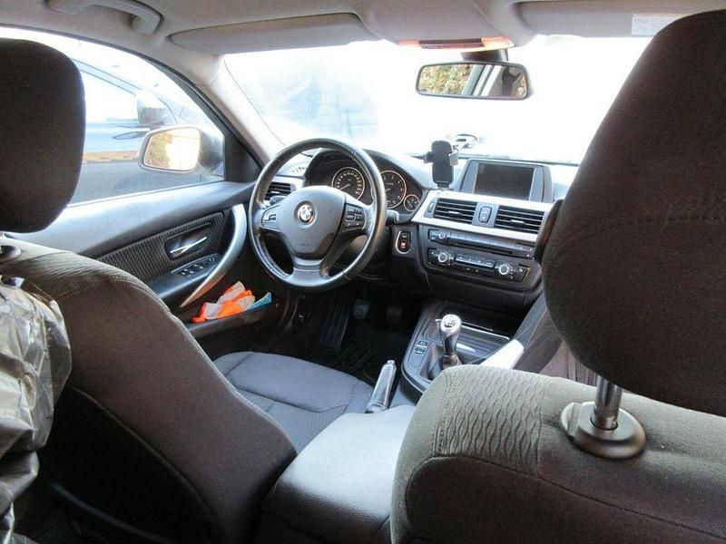 Gebraucht BMW 320 184 PS (135 kW) 2013 Weiß Limousine