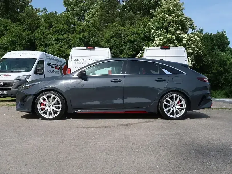 Gebraucht Kia ProCeed Comfort 204 PS (150 kW) 2023 (h8g) pentametal met. Kombi