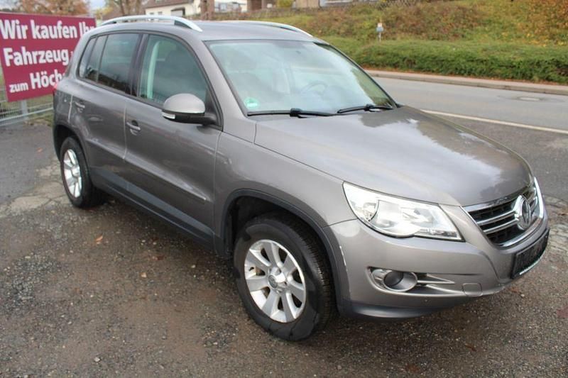 Grau Gebraucht 2010 VW Tiguan Track & Field SUV | 7.999 € (Fairer Preis) - Bild 1/4
