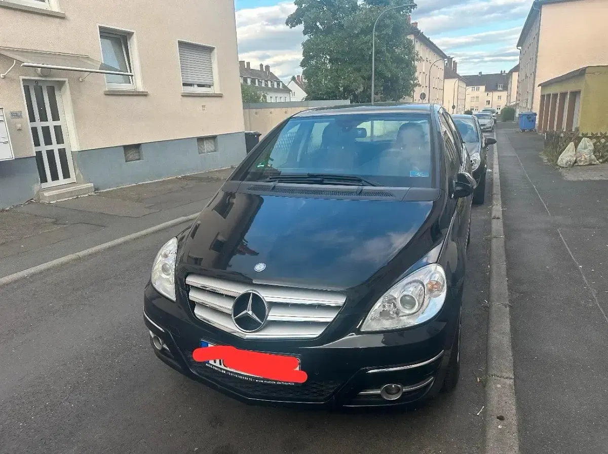 Gebraucht Mercedes B180 116 PS (85 kW) 2010 Schwarz Van / Kleinbus