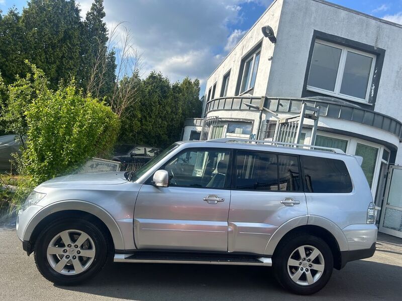 Silber Gebraucht 2007 Mitsubishi Pajero Intense SUV | 11.400 € (Fairer Preis) - Bild 1/4