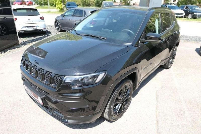 Usado Jeep Compass Night Eagle 131 HP (96 kW) 2022 Preto SUV