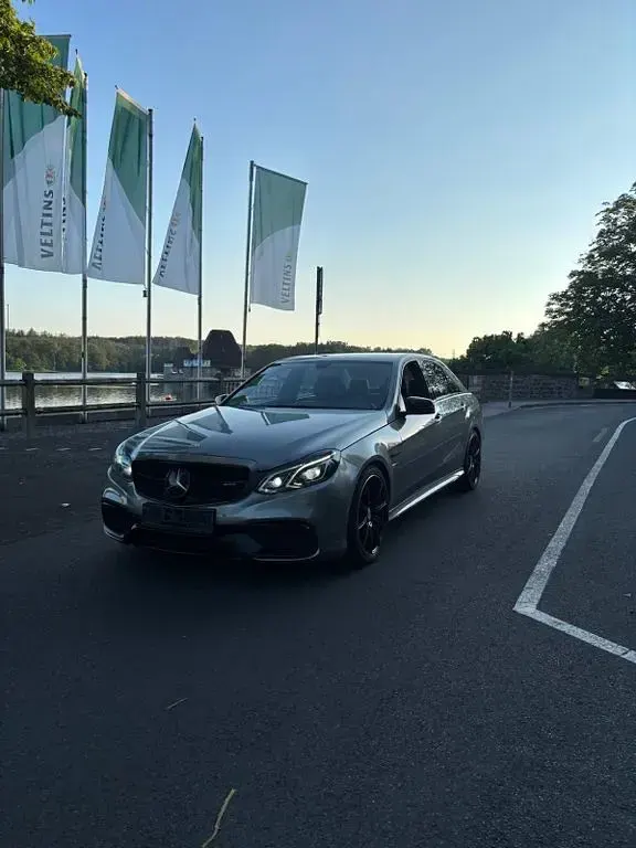 Gebraucht Mercedes E63 AMG AMG 387 PS (284 kW) 2009 Grau Limousine