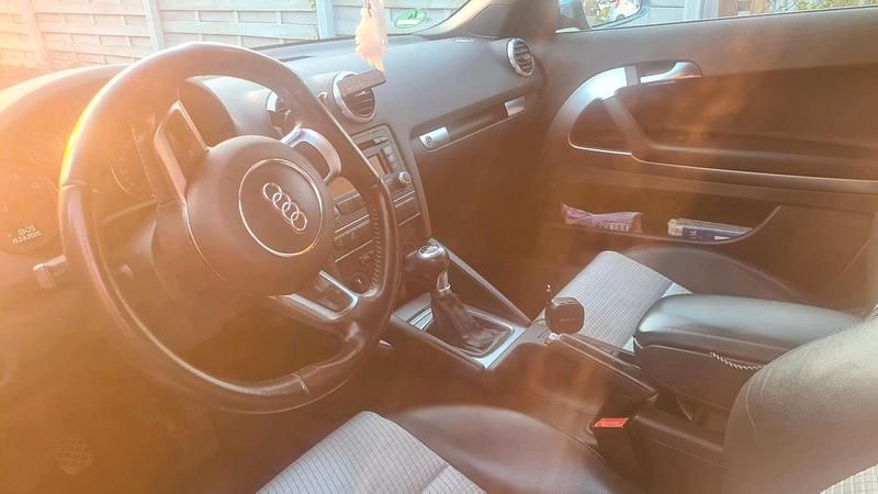 Gebraucht Audi A3 Cabriolet 105 PS (77 kW) 2012 Grau Cabrio