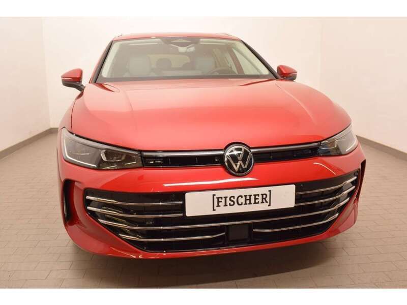 Gebraucht VW Passat Elegance 150 PS (110 kW) 2024 Chilirot metallic (rot) Kombi