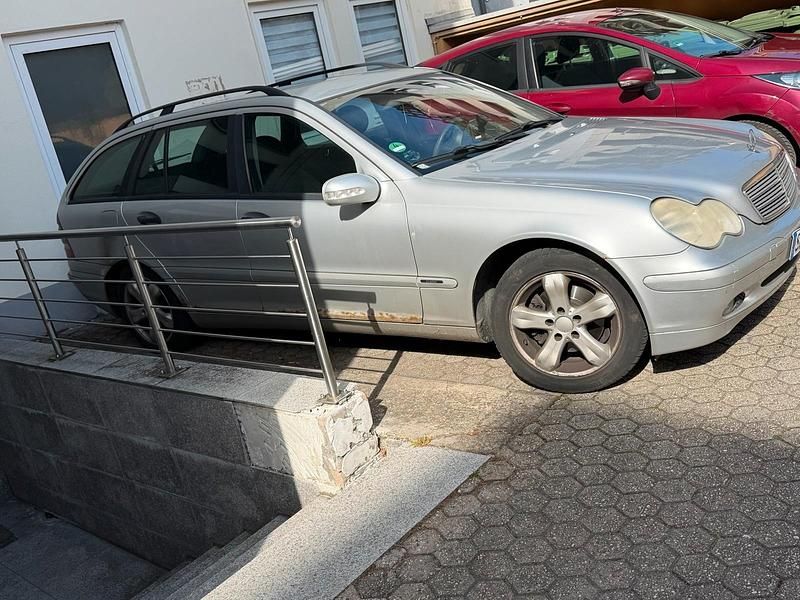 Gebraucht Mercedes C220 143 PS (105 kW) 2002 Silber Limousine