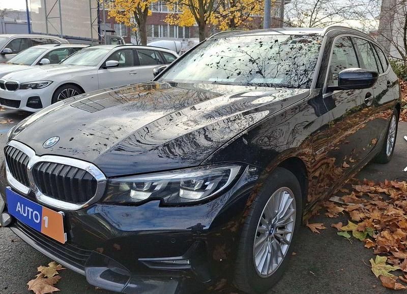 Schwarz Gebraucht 2021 BMW 320e Sport Line Limousine | 25.800 € (Fairer Preis) - Bild 1/4