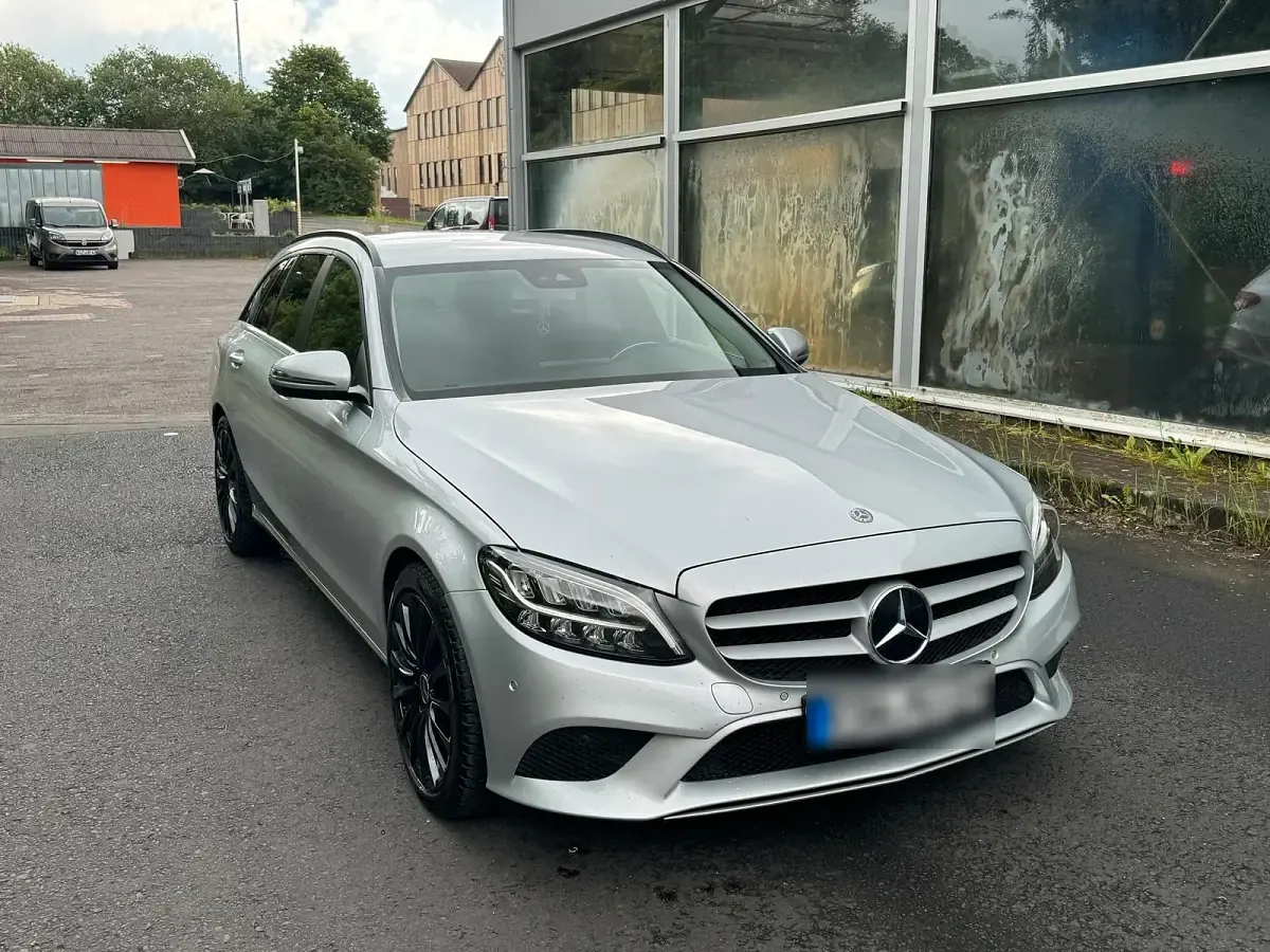 Gebraucht Mercedes C220 194 PS (142 kW) 2018 Silber Kombi