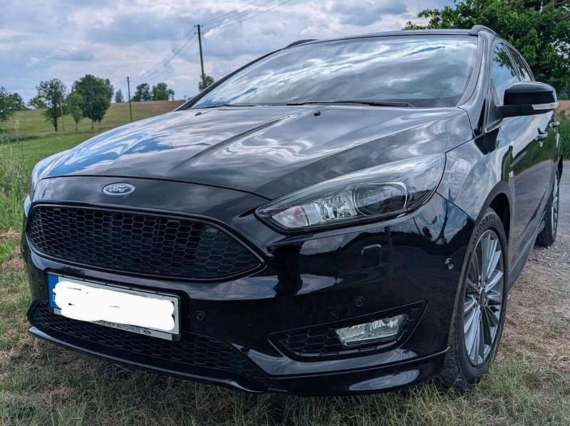 Schwarz Gebraucht 2017 Ford Focus ST-Line Kombi | 10.800 € (Fairer Preis) - Bild 1/4