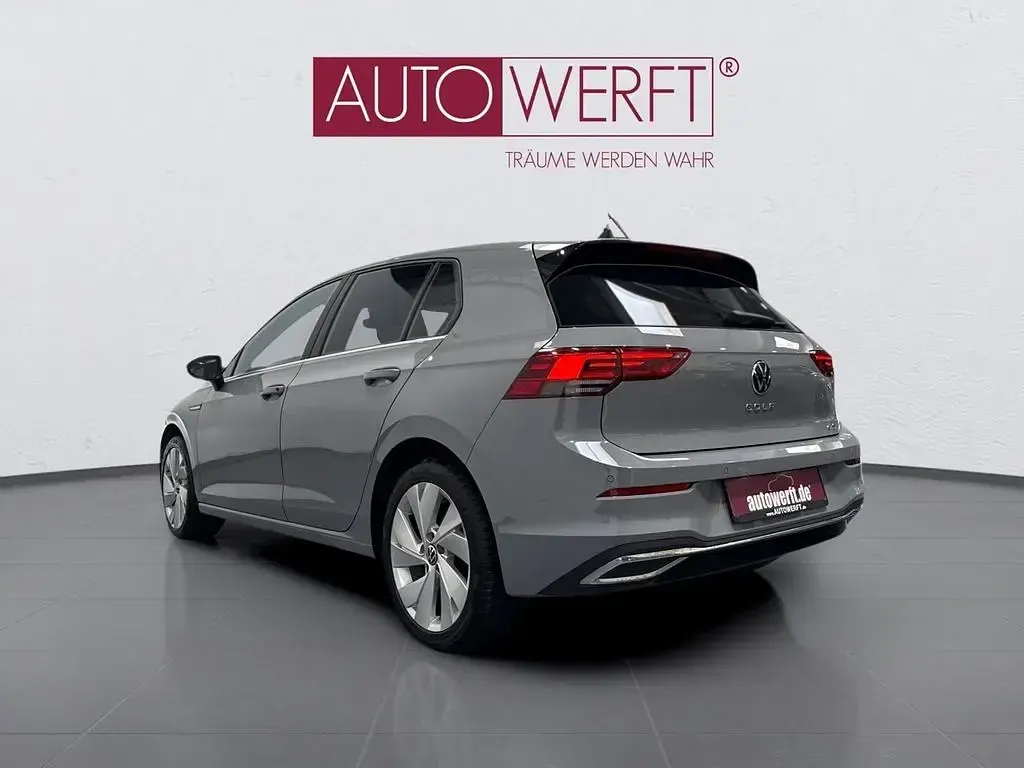 Gebraucht VW Golf VIII Style 131 PS (96 kW) 2024 Grau Limousine