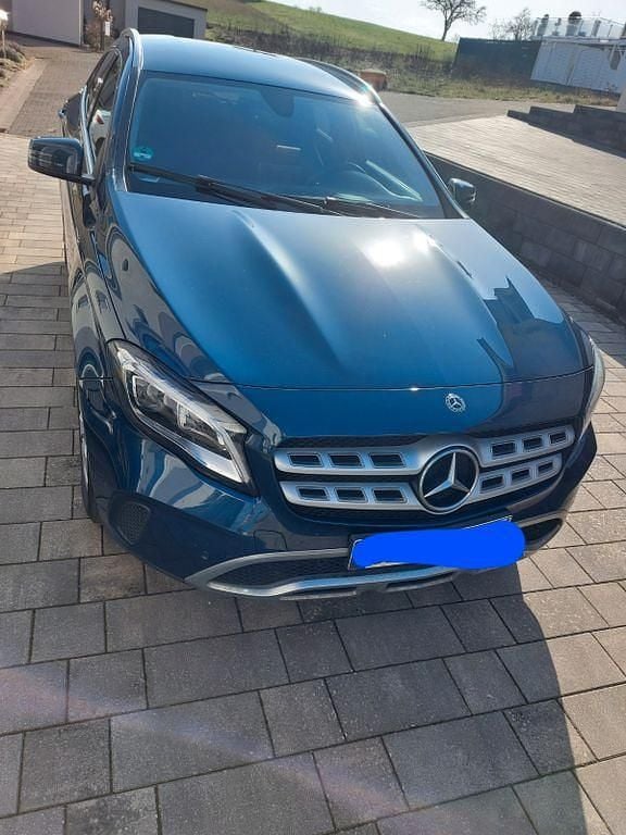 Gebraucht Mercedes GLA220 170 PS (125 kW) 2019 Blau SUV