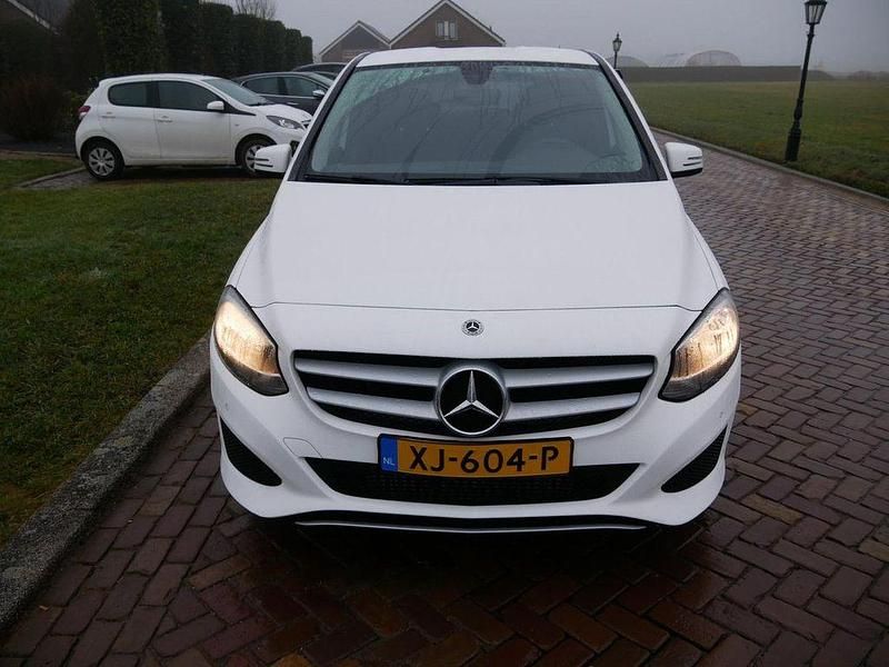 Gebraucht Mercedes B220 Ambition 170 PS (125 kW) 2019 Weiß Van / Kleinbus