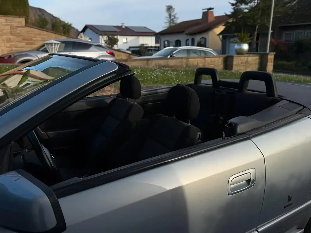 Gebraucht Opel Astra Cabriolet 101 PS (74 kW) 2002 Silber Cabrio