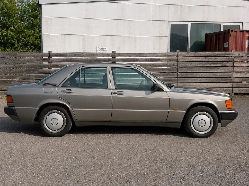 Gebraucht Mercedes 190 122 PS (89 kW) 1989 Grau Limousine