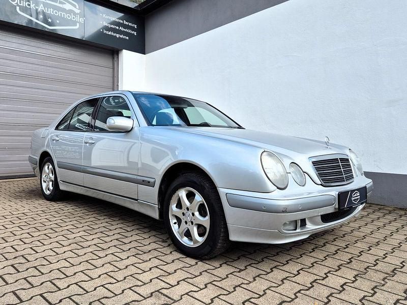 Gebraucht Mercedes E240 Classic 170 PS (125 kW) 2001 Silber Limousine