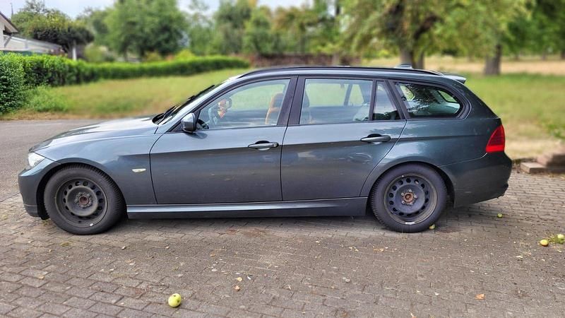 Gebraucht BMW 320 Efficient Dynamics 163 PS (119 kW) 2011 Andere farben Kombi