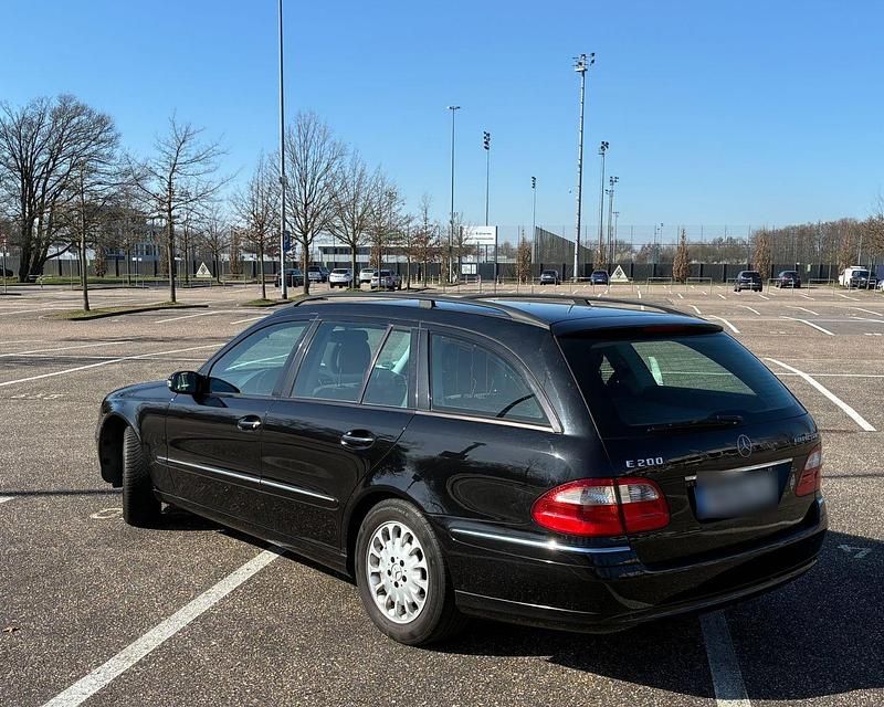 Gebraucht Mercedes E200 Elegance 163 PS (119 kW) 2005 Schwarz Kombi