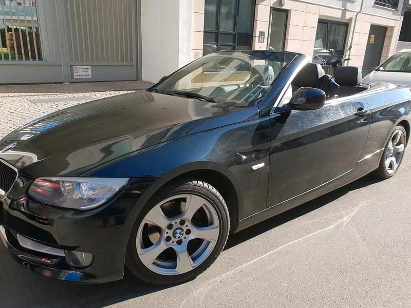 Schwarz Gebraucht 2011 BMW 320 Cabriolet Cabrio | 12.900 € (Teuer) - Bild 1/4