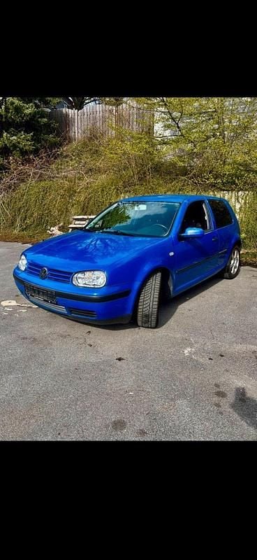 Usado VW Golf 75 HP (55 kW) 2000 Azul Coupé