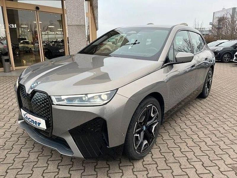 Grau Gebraucht 2023 BMW iX Sport Line SUV | 39.740 € - Bild 1/4