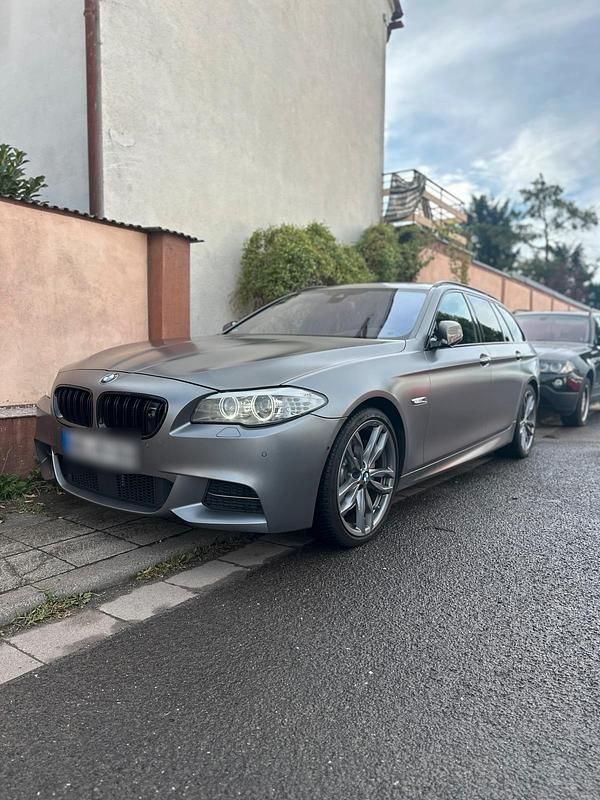 Grau Gebraucht 2012 BMW M550 M Sport Limousine | 14.500 € (Fairer Preis) - Bild 1/4