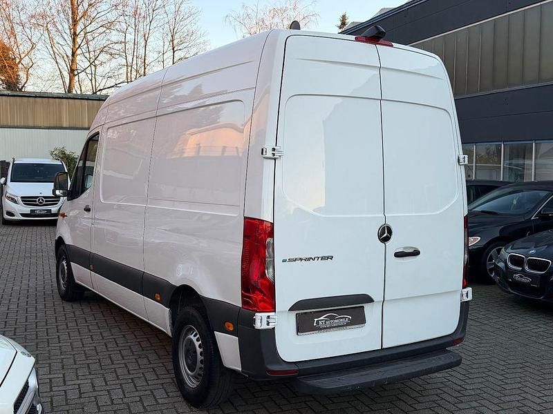 Gebraucht Mercedes E-Sprinter 85 kW (116 PS) 2022 Weiß Van