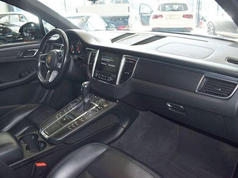 Second-hand Porsche Macan 411 CP (302 kW) 2017 Negru SUV