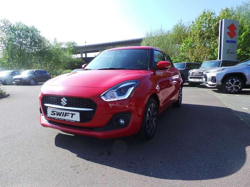 Solid fervent red Gebraucht 2020 Suzuki Swift Comfort+ Kleinwagen | 12.900 € (Etwas zu teuer) - Bild 1/4