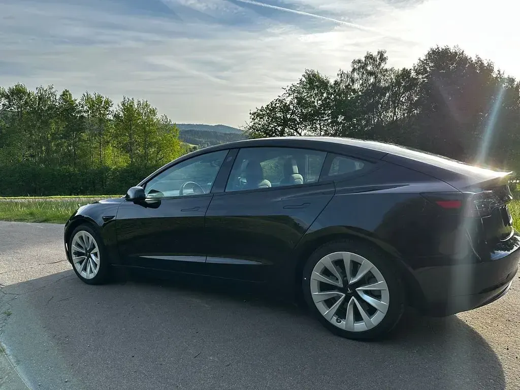 Käytetty Tesla Model 3 366 kW (498 HP) 2022 Musta Sedan