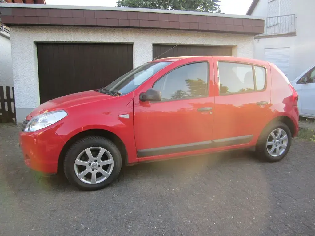 Gebraucht Dacia Sandero Ambiance 75 PS (55 kW) 2010 Rot Limousine