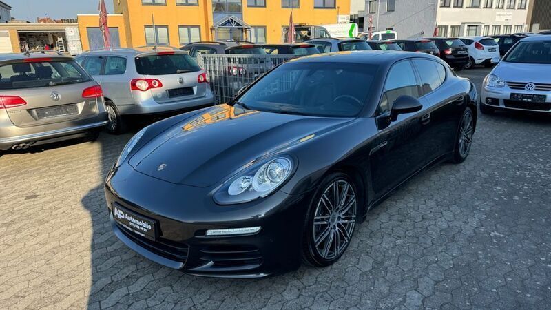 Grau Gebraucht 2015 Porsche Panamera Limousine | 38.000 € (Etwas zu teuer) - Bild 1/4