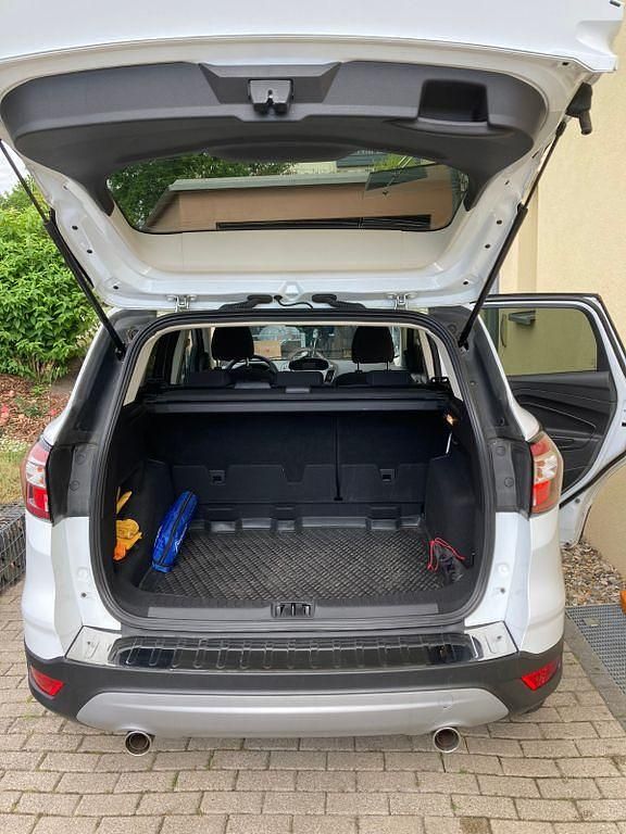 Gebraucht Ford Kuga Trend 120 PS (88 kW) 2019 Weiß SUV