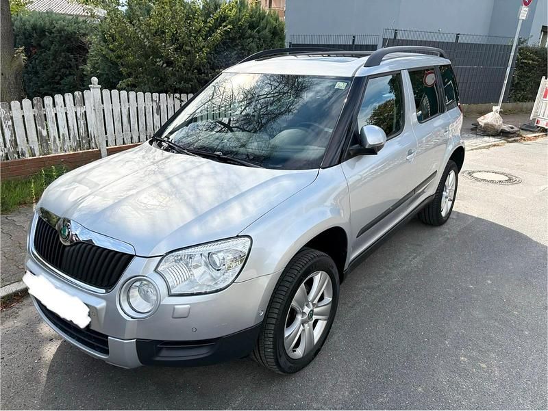 Silber Gebraucht 2013 Skoda Yeti SUV | 10.800 € (Etwas zu teuer) - Bild 1/4