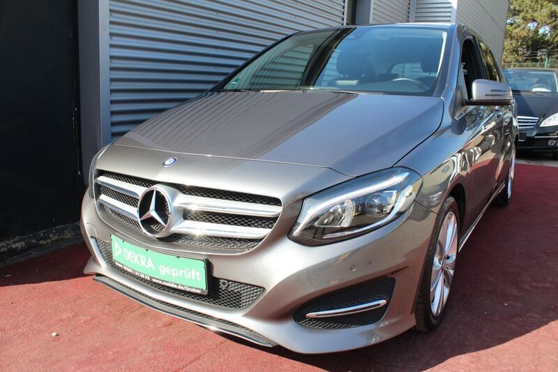 Grau Gebraucht 2016 Mercedes B200 Business Van / Kleinbus | 15.299 € (Fairer Preis) - Bild 1/4