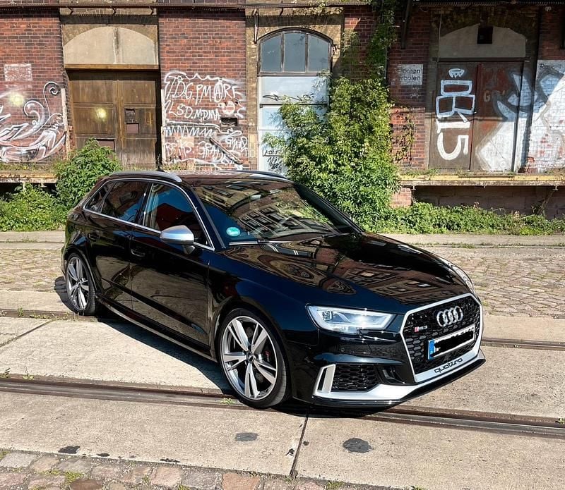Schwarz Gebraucht 2018 Audi RS3 Comfort Kleinwagen | 37.999 € (Guter Preis) - Bild 1/4