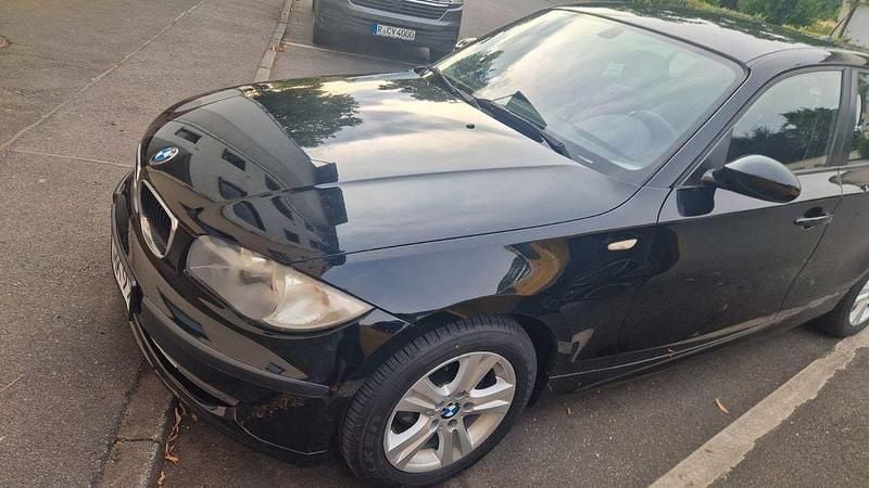 Schwarz Gebraucht 2009 BMW 116 Kleinwagen | 4.500 € (Etwas zu teuer) - Bild 1/4