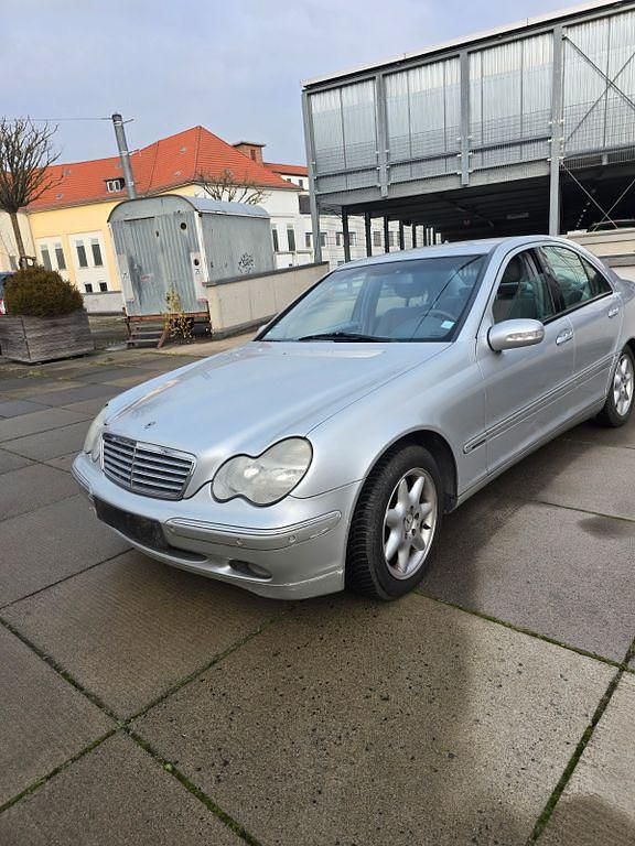 Grau Gebraucht 2001 Mercedes C240 Elegance Limousine | 2.700 € (Fairer Preis) - Bild 1/4