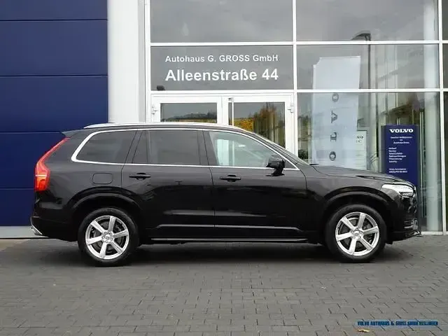 Gebraucht Volvo XC90 Momentum 235 PS (172 kW) 2021 717 onyx black metallic SUV