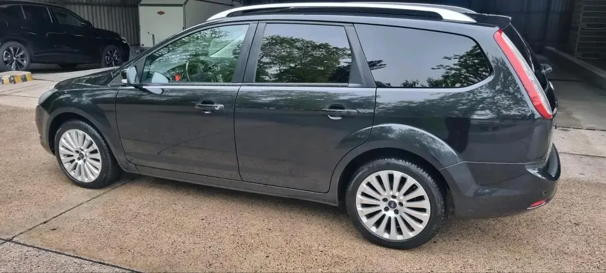 Usata Ford Focus 110 CV (80 kW) 2010 Nero Station wagon