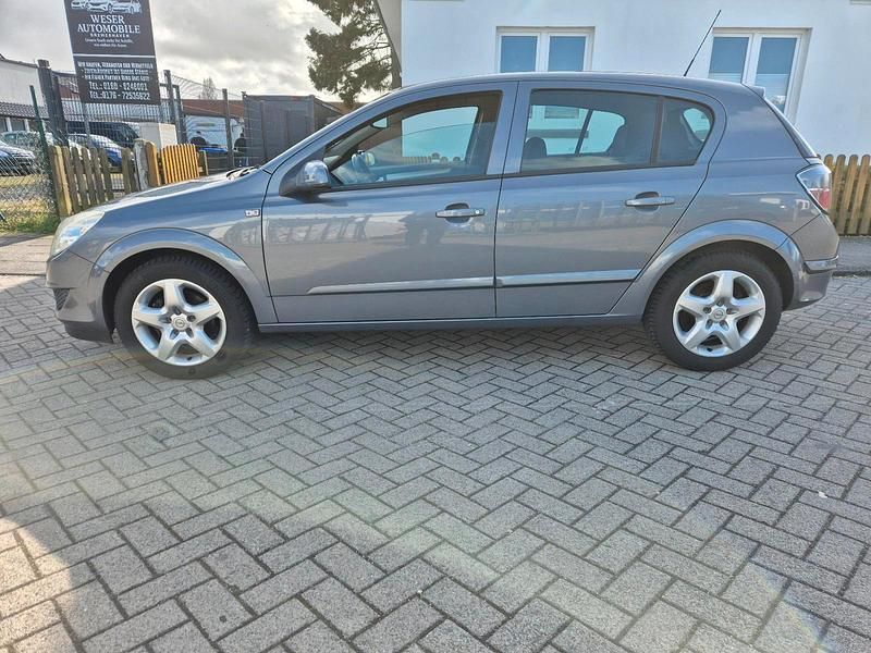 Gebraucht Opel Astra 105 PS (77 kW) 2008 Grau Limousine