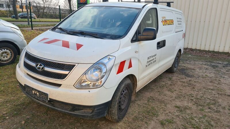 Weiß Gebraucht 2009 Hyundai H-1 Van / Kleinbus | 4.300 € (Guter Preis) - Bild 1/4