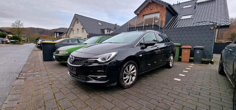 Schwarz Gebraucht 2020 Opel Astra Kombi | 13.800 € (Etwas zu teuer) - Bild 1/4