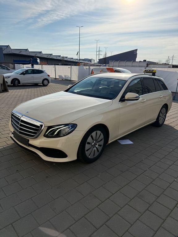 Gebraucht Mercedes E200 150 PS (110 kW) 2018 Beige Limousine