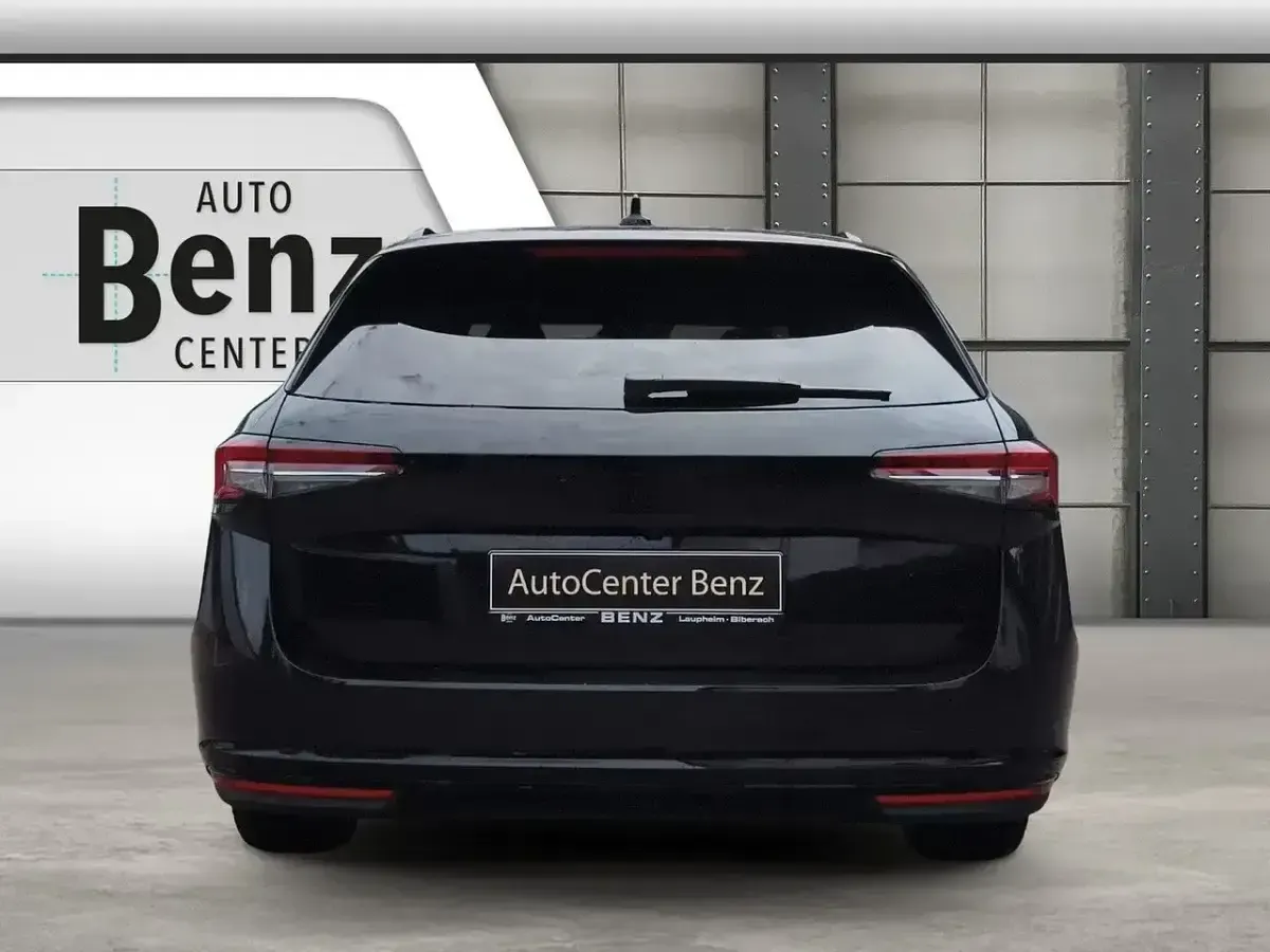 Neu Skoda Superb SportLine 204 PS (150 kW) 2026 Schwarz Kombi