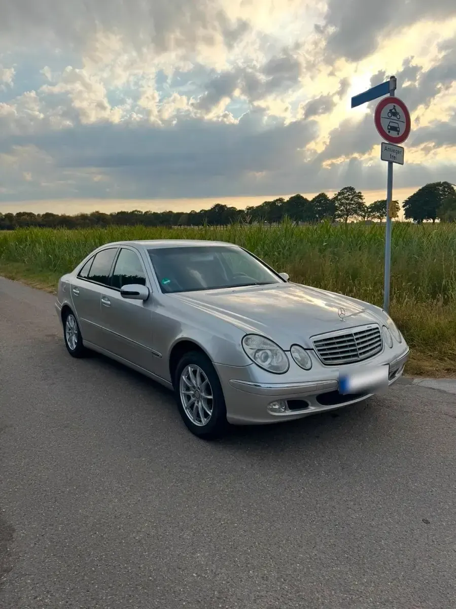 Gebraucht Mercedes E200 Elegance 122 PS (89 kW) 2002 Silber Limousine