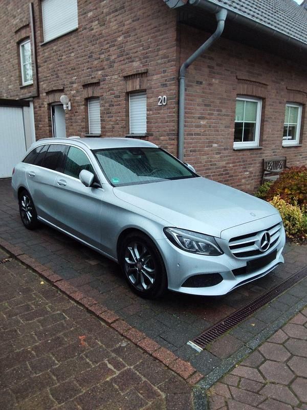 Silber Gebraucht 2015 Mercedes C200 Avantgarde Kombi | 17.999 € (Fairer Preis) - Bild 1/4