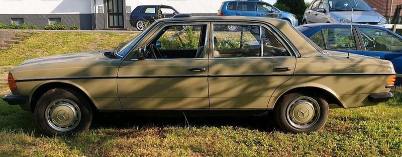 Gebraucht Mercedes E230 136 PS (100 kW) 1984 Beige Limousine